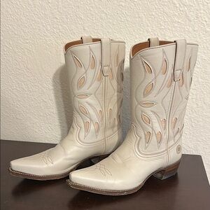 Cream Western Cowboy Ranch Road x Kendra Scott Boots